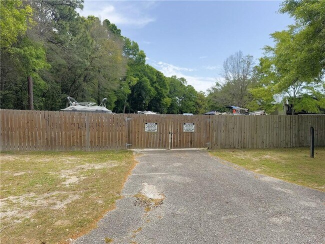 Building Photo - 207 Riverbend Dr