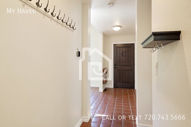 Building Photo - 1620 S Quebec Way