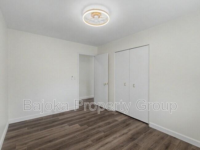 Building Photo - 43018 Burlington Dr