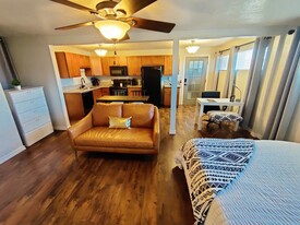 Building Photo - 611 S Roselawn Ave