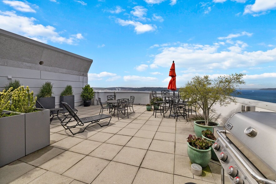 Building Photo - 121 Vine St