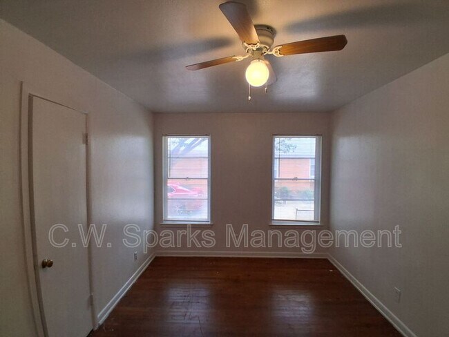 Building Photo - 3021 Avon St