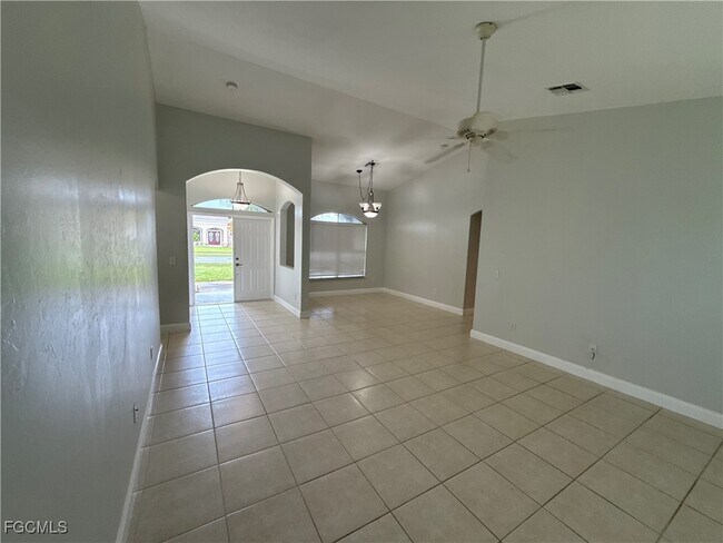 Building Photo - 265 Richmond Ave S