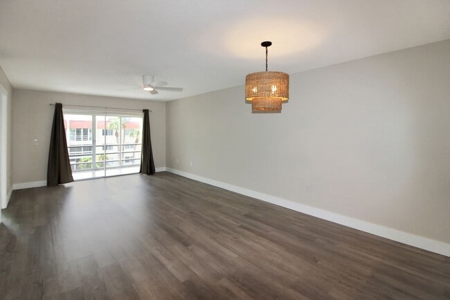 Building Photo - 210 Santa Maria St