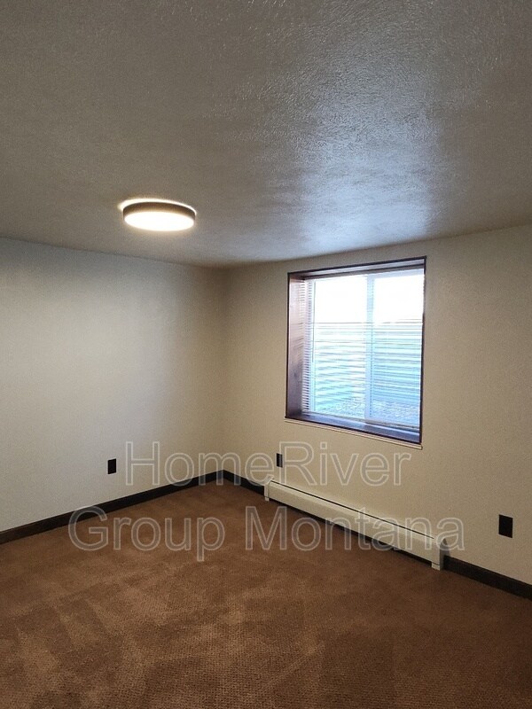 Building Photo - 724 Strand Ave