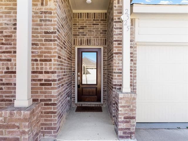 Building Photo - 2525 Starwater Dr