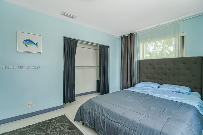 Building Photo - 216 SW 6th St