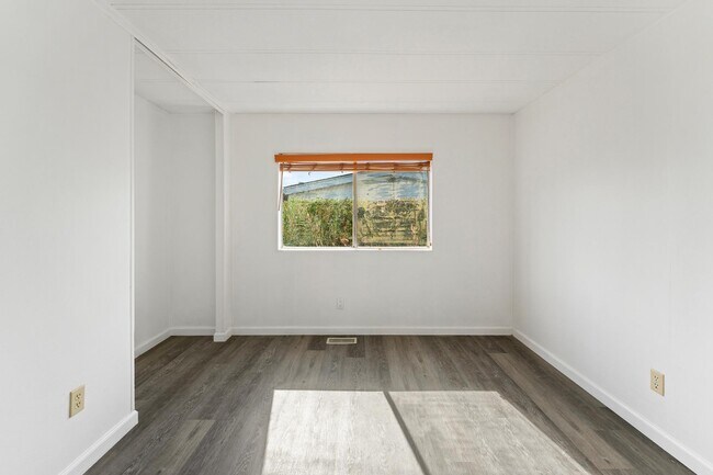 Building Photo - 32520 Westchester Dr