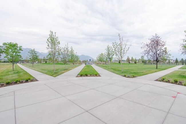 Building Photo - THE LOCHS! Gorgeous Townhome