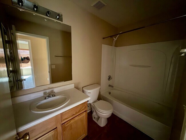 Building Photo - spacious 4-bedroom, 3-bathroom house is perfect for those looking for a comfortable and convenien...