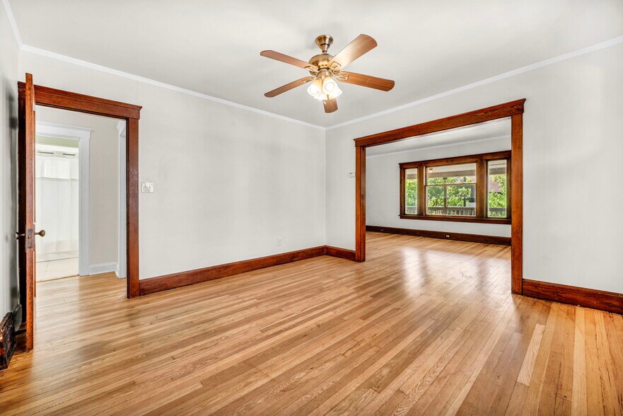 Building Photo - 1331 W 102nd St