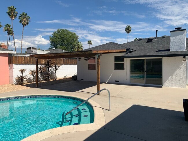 Building Photo - 7811 Paso Robles Ave