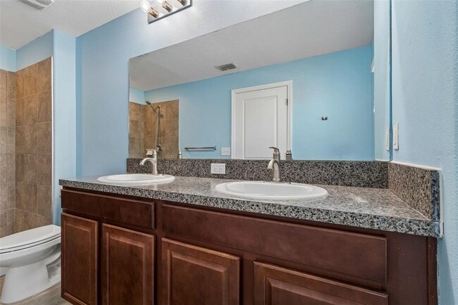 Building Photo - 10687 Lake Montauk Dr