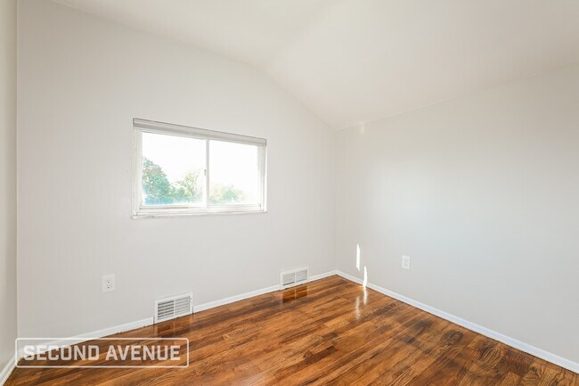 Building Photo - 320 Marbury Dr