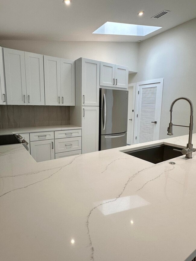 Building Photo - 22670 Vistawood Way