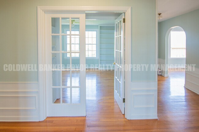 Building Photo - 323 Walsh Rd