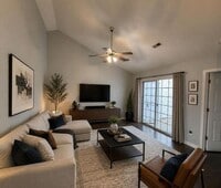 Building Photo - North Wilmington/ground floor patio home/two bedrooms. North Chase/Laney High school area.