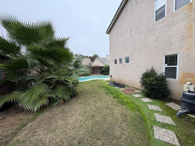 Building Photo - Spectacular home available now in a great neighborhood!