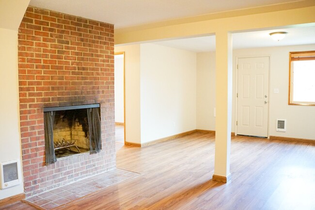 Building Photo - Sprawling 2-Story Mid-Century 4-Bed/2-Bath...