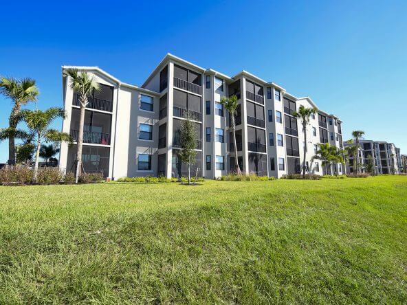 Building from the lake - 17810 Gawthrop Dr