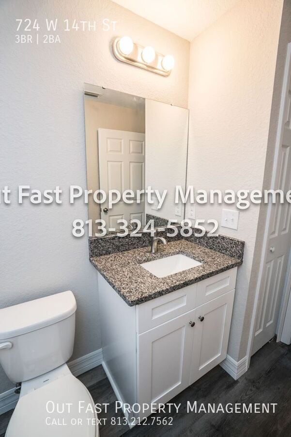 Building Photo - 724 W 14th St