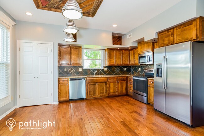 Building Photo - 510 N Poplar Street, Gardner, KS, 66030