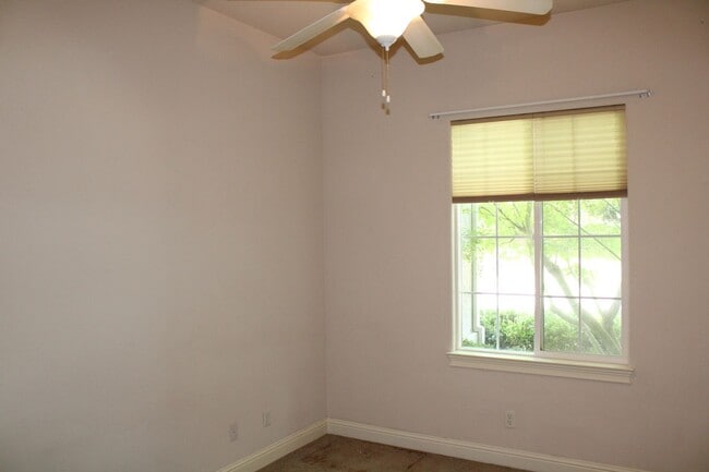 Building Photo - 4 BED/2 BATH IN THE SUNSET AVENUES SUBDIVISION