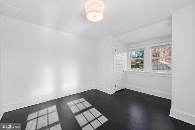 Building Photo - 767 Newtown Rd