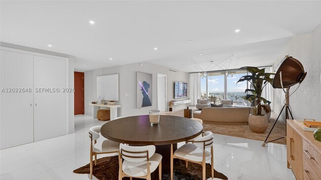 Building Photo - 300 S Biscayne Blvd