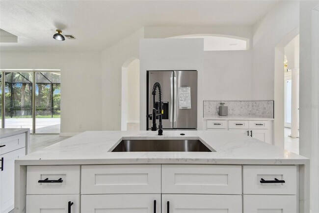 Building Photo - 13792 Long Lake Ln