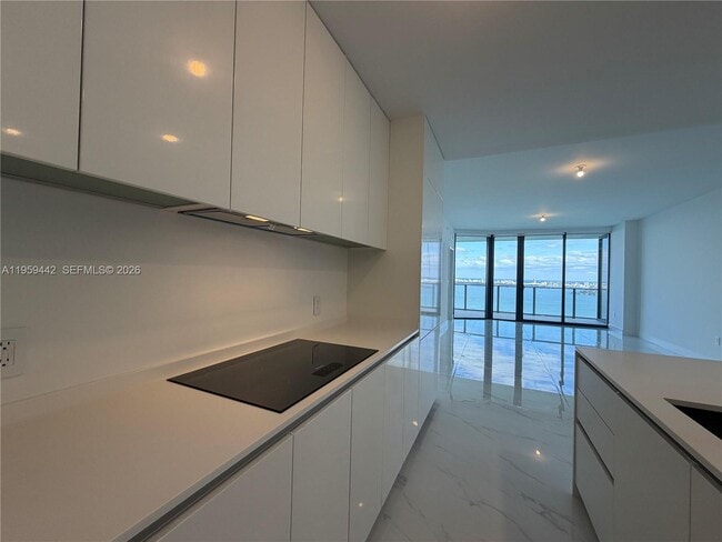 Building Photo - 700 NE 24th St