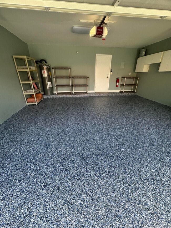 Building Photo - 10458 Lake Vista Cir