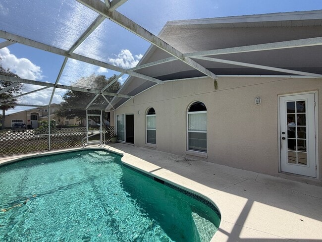 Building Photo - Private pool Single Family House 3 Beds 2 Baths, Resort Style Community. Easy access to Champions...