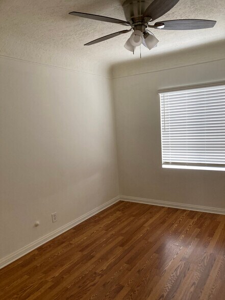 Bedroom - 934 W 9th St