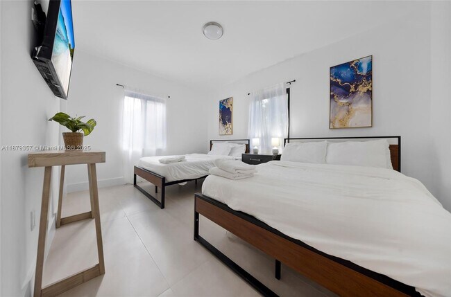 Building Photo - 260 NE 48th Terrace