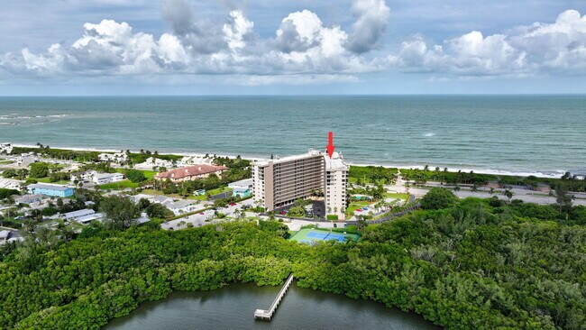 Building Photo - 801 S Ocean Dr