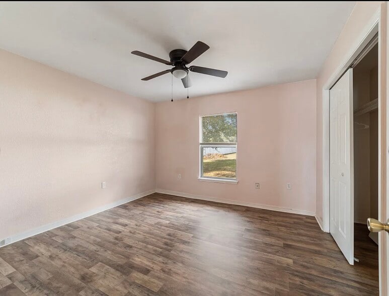 Building Photo - 6930 Bahia Rd