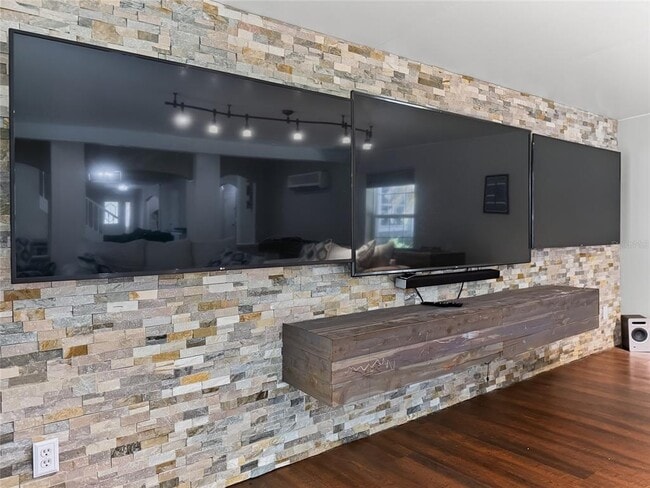 Building Photo - 33721 Spring Dr