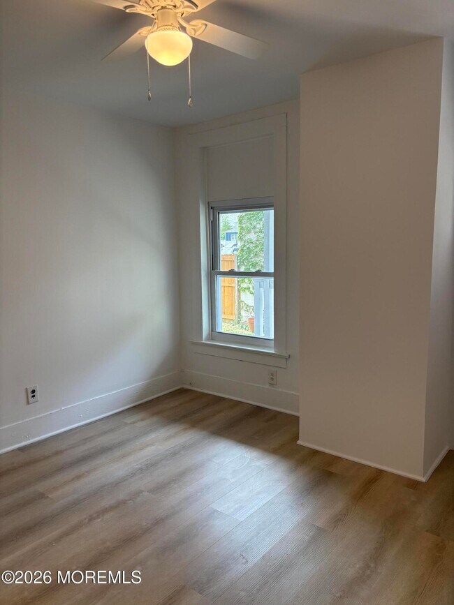 Building Photo - 68 Maple Ave