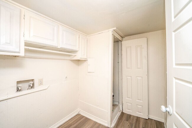 Building Photo - 6950 Lark Haven Ln