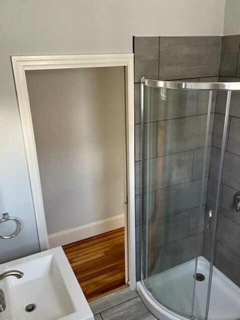 1st full bath - 4333 Eileen Dr