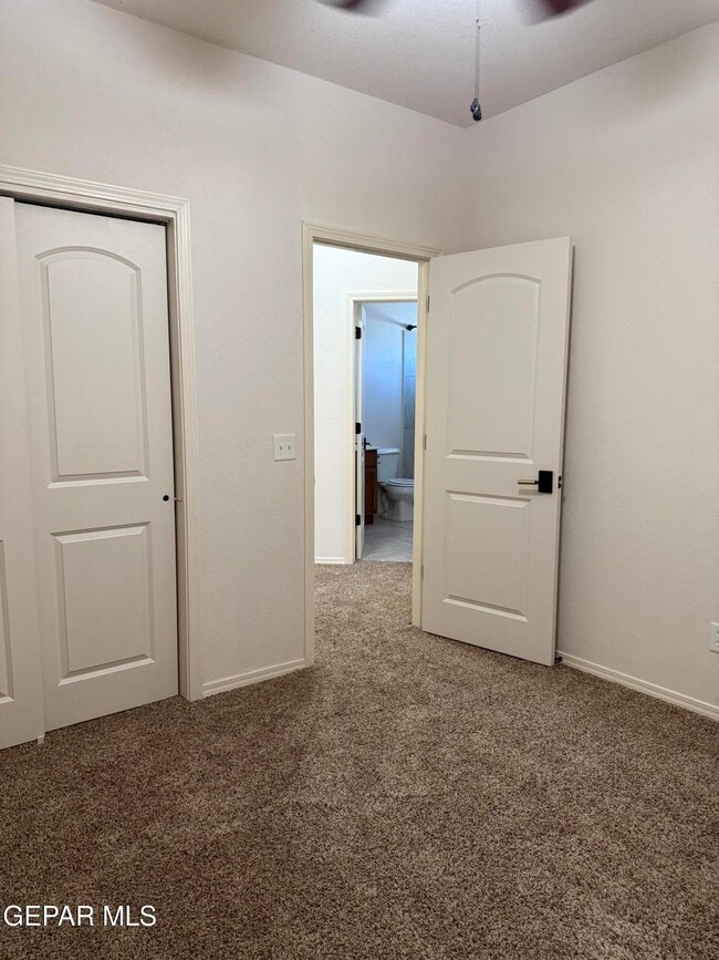 Building Photo - 3737 Tierra Campa Dr