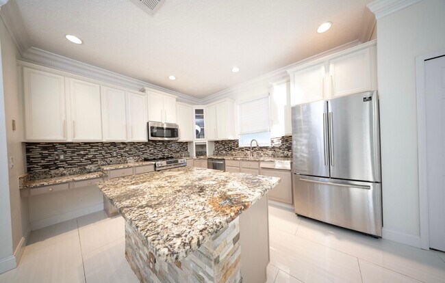 Building Photo - 5456 Los Palma Vista Dr