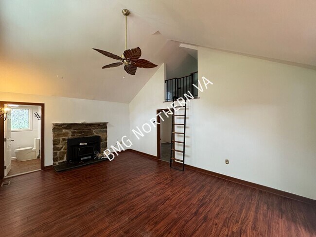Building Photo - 8221 Barron St