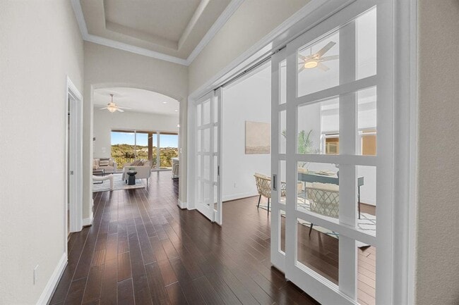 Building Photo - 5501 La Canada Wy