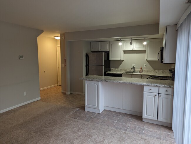 Building Photo - 3639 Kenbrooke Ct