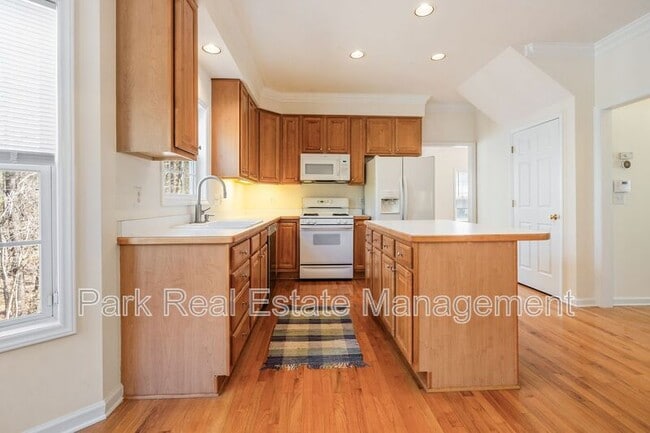 Building Photo - 420 New Parkside Dr