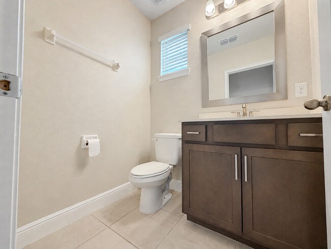 Building Photo - Spacious 6-Bedroom Home with 6.5 Baths in Haines City!