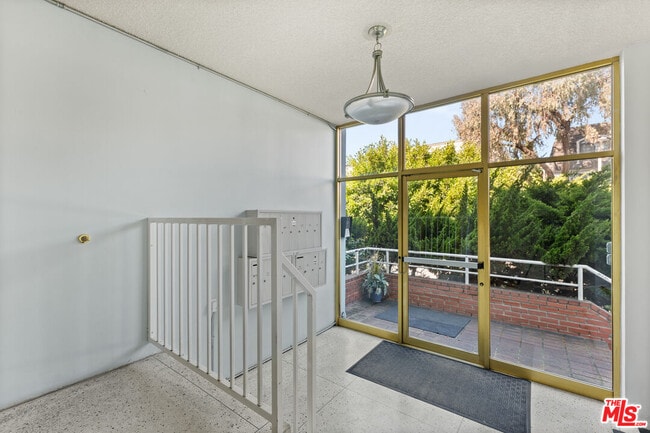 Building Photo - 8148 Redlands St