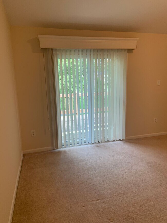Building Photo - Walden Golf Course - Crofton Townhome - Av...